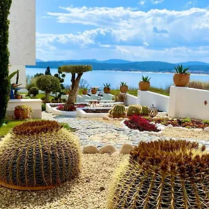 Casa De Oro Apartahotel